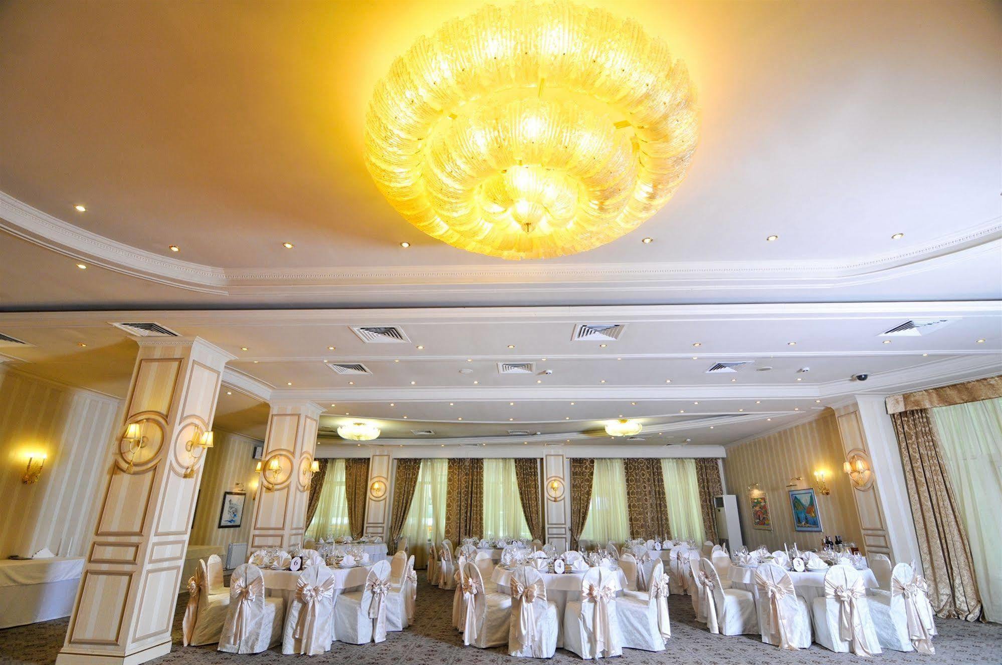 Grand Tien Shan Hotel Αλμάτι Εστιατόριο φωτογραφία