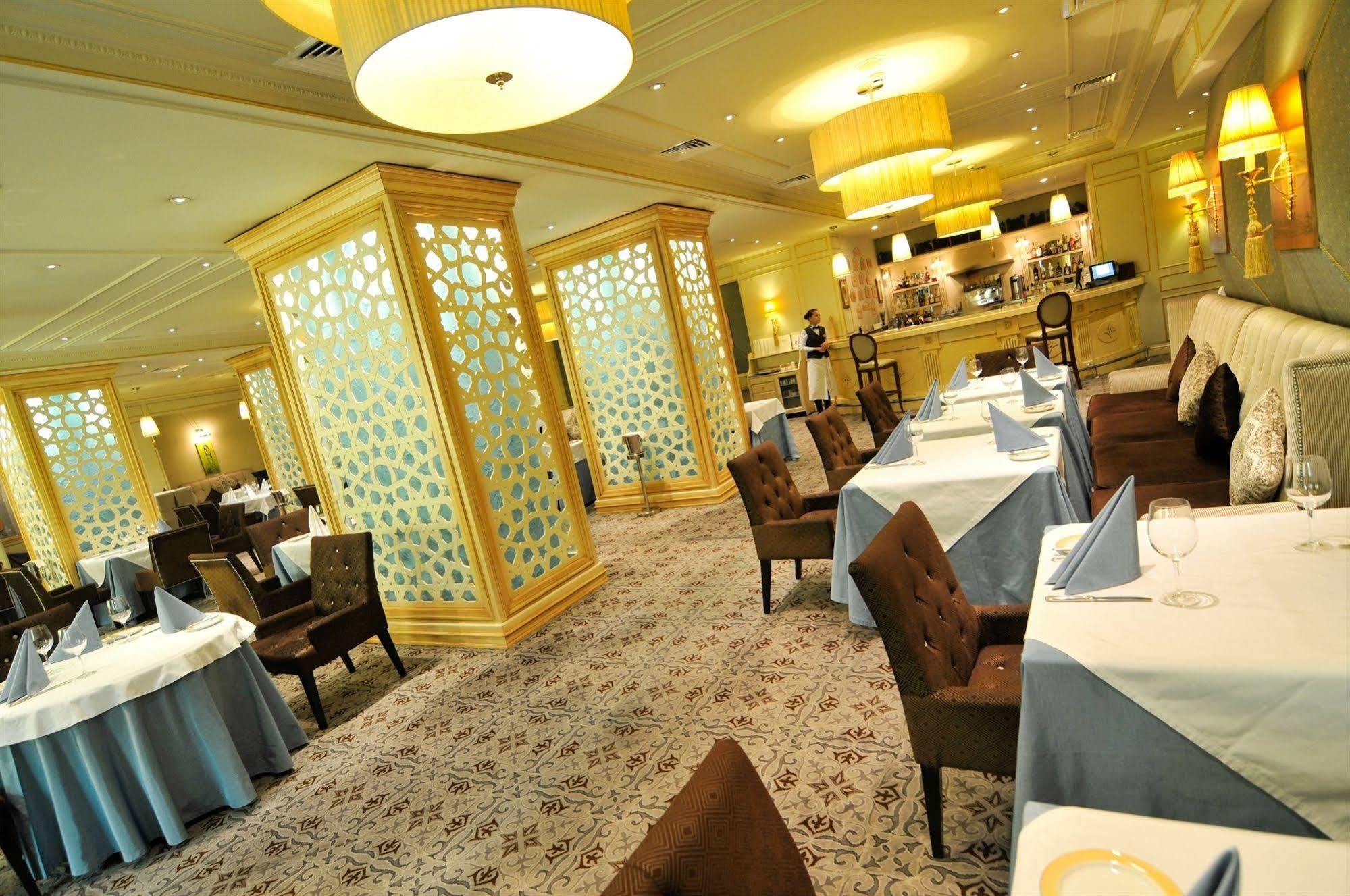 Grand Tien Shan Hotel Αλμάτι Εστιατόριο φωτογραφία